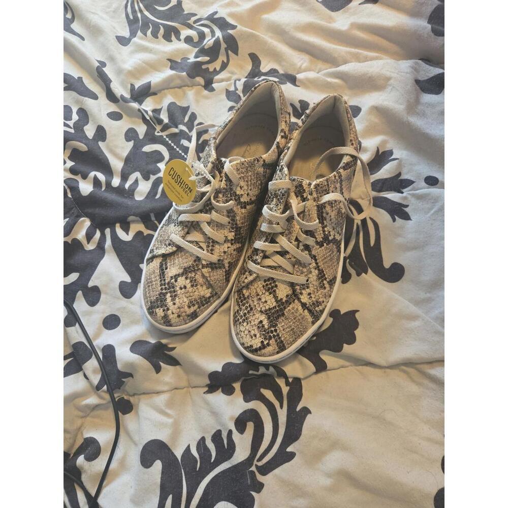 Clarks Collection Snakeskin Print Cushion Feel Sneakers Size 7